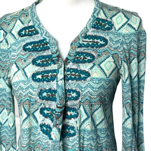 ANTHROPOLOGIE AKEMI & KIN Large Blue Diamond Print Boho Roll Tab Embellished Top - Picture 1 of 10